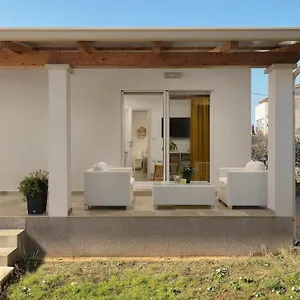 https://apartments-elena-tia.pula-hotels.org